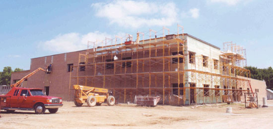 2001 – Eicher Student Commons built