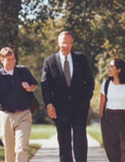 1993 – 1. Dr. Bob Nienhuis appointed Vice President of Fort Wayne campus (1993-1998).